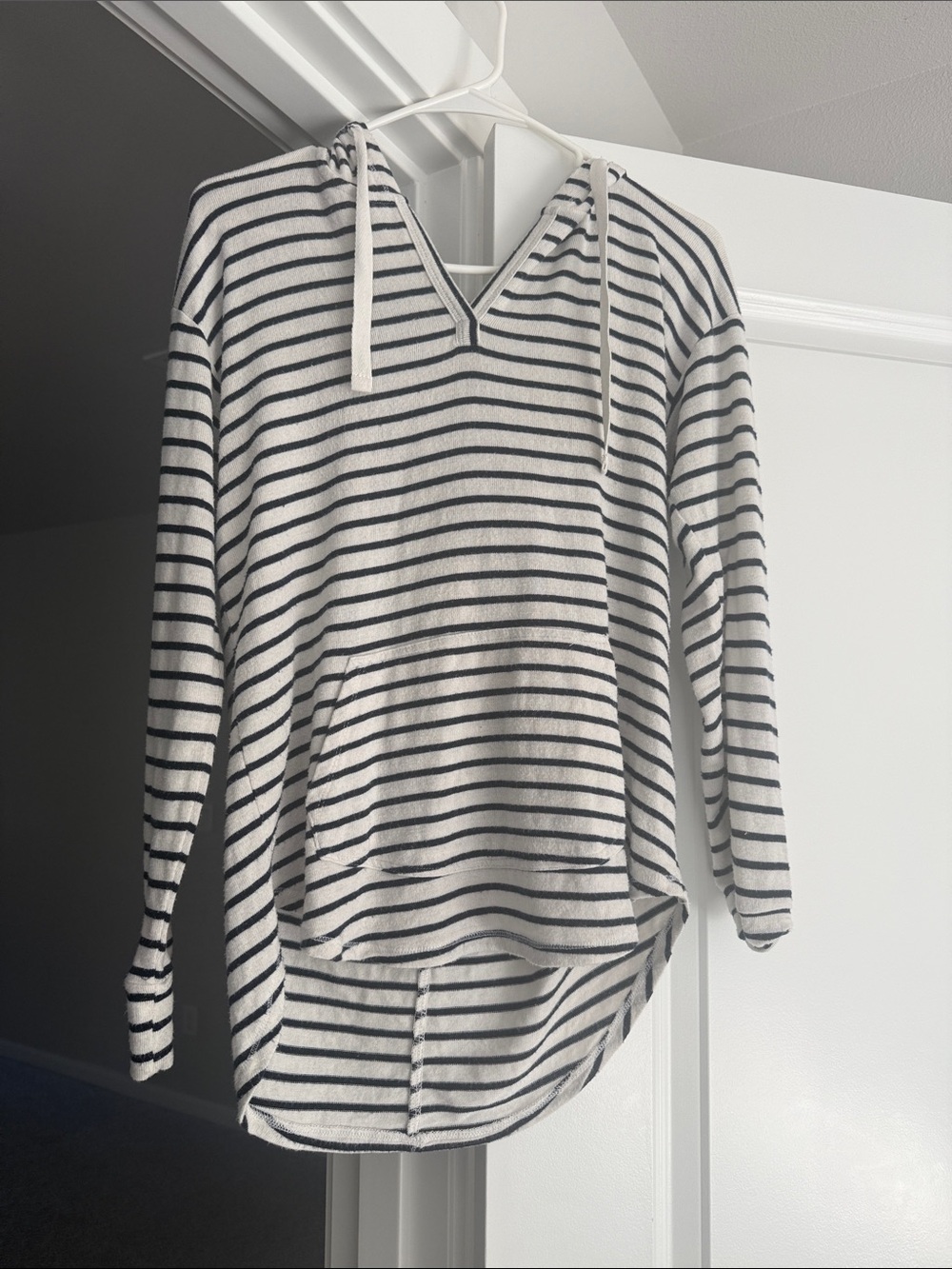 Market & Spruce White and Black Striped V-Neck Hooded Sweater